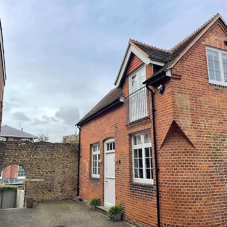 Charming & Cosy Town Centre Home With Parking 吉尔福德 外观 照片
