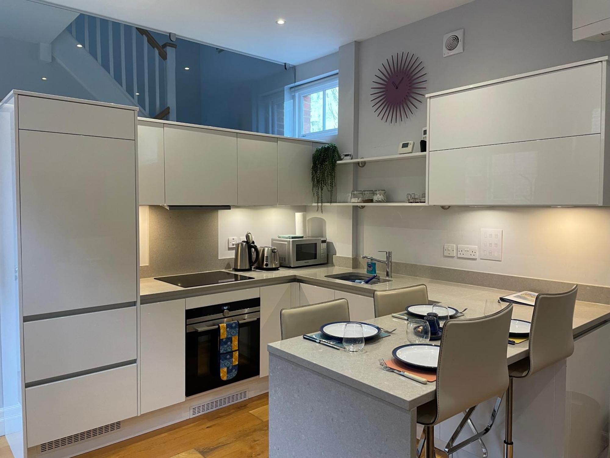 Charming & Cosy Town Centre Home With Parking 吉尔福德 外观 照片