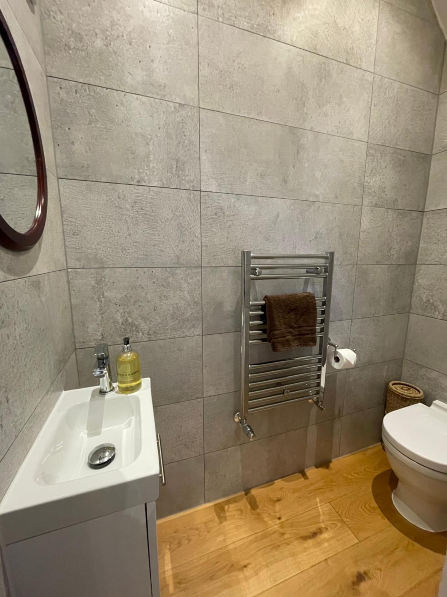 Charming & Cosy Town Centre Home With Parking 吉尔福德 外观 照片