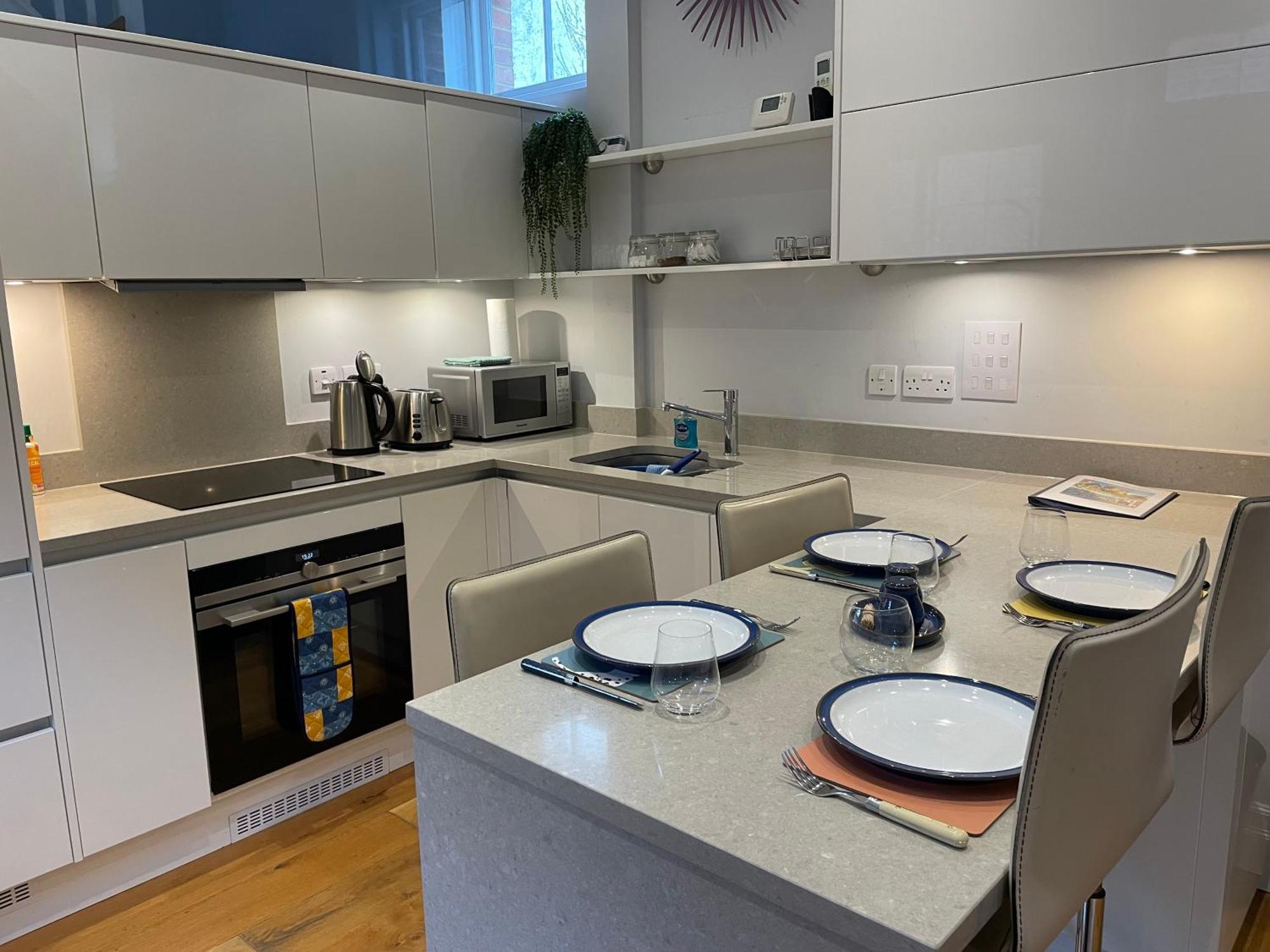Charming & Cosy Town Centre Home With Parking 吉尔福德 外观 照片