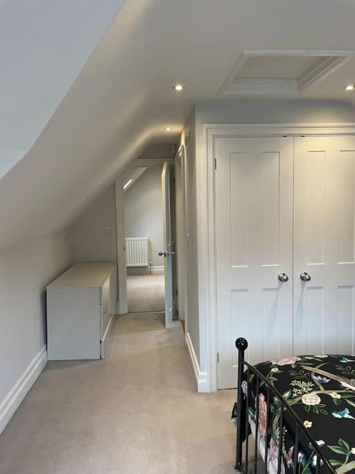 Charming & Cosy Town Centre Home With Parking 吉尔福德 外观 照片