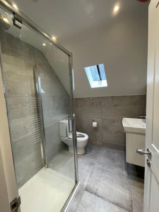 Charming & Cosy Town Centre Home With Parking 吉尔福德 外观 照片