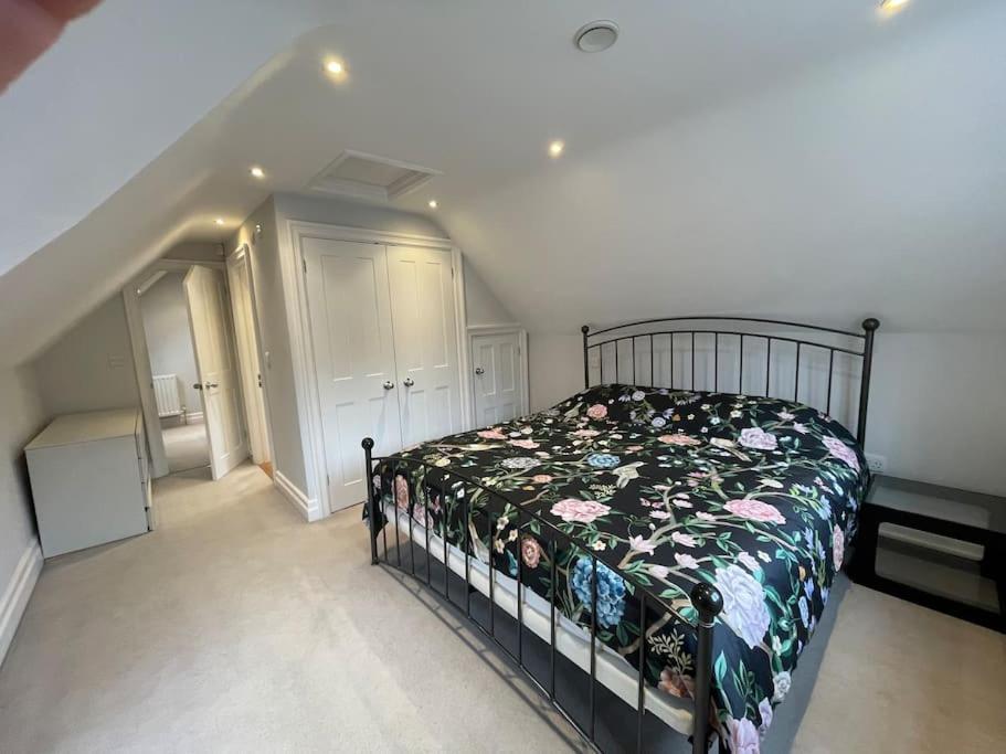 Charming & Cosy Town Centre Home With Parking 吉尔福德 外观 照片
