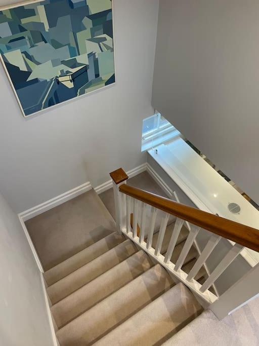 Charming & Cosy Town Centre Home With Parking 吉尔福德 外观 照片